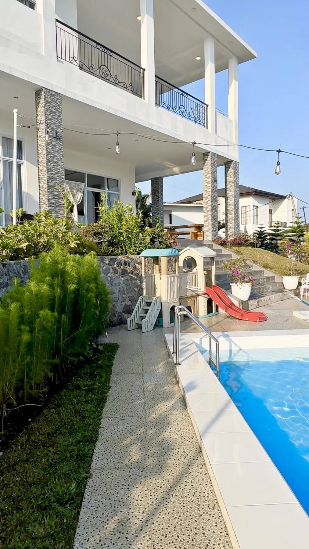 Playground anak di samping kolam renang My Dream Villa